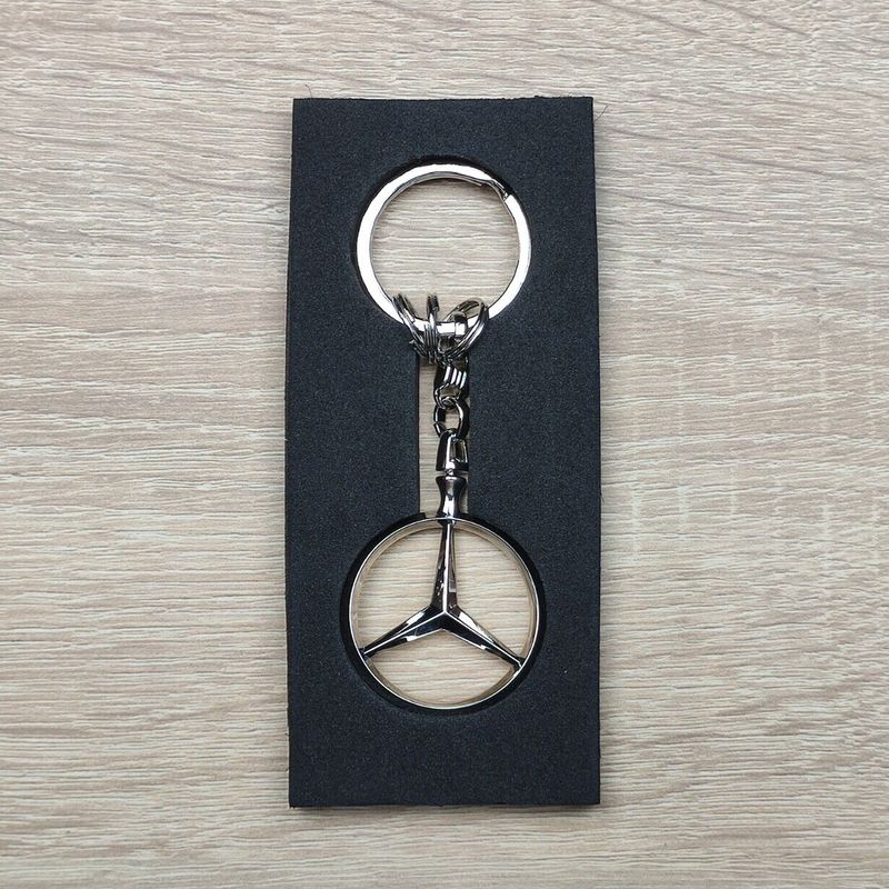 Fashion, accesorii si bijuterii - Barbati - Accesorii barbati - Alte accesorii barbati - Breloc de chei IdeallStore®, Mercedes Supreme, editie de colectie, 9 cm, metal, argintiu - Infinity.ro