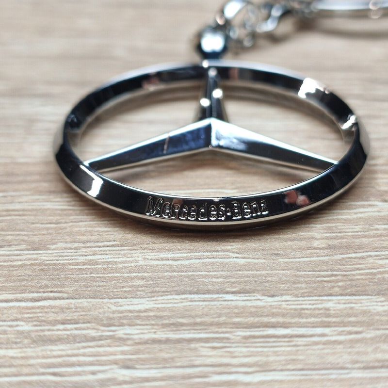 Fashion, accesorii si bijuterii - Barbati - Accesorii barbati - Alte accesorii barbati - Breloc de chei IdeallStore®, Mercedes Supreme, editie de colectie, 9 cm, metal, argintiu - Infinity.ro