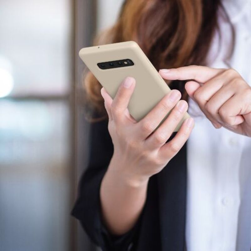 Laptop, Telefoane si Tablete - Telefoane mobile si accesorii - Accesorii Telefoane - Huse telefoane - Husa kwmobile pentru Samsung Galaxy S10 Plus, Silicon, Crem, 49028.125 - Infinity.ro