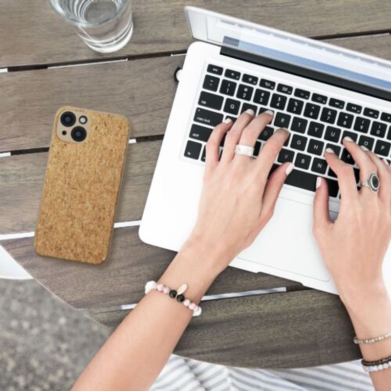 Laptop, Telefoane si Tablete - Telefoane mobile si accesorii - Accesorii Telefoane - Huse telefoane - Husa pentru Apple iPhone 13, Pluta, Maro, 56312.24, Kwmobile - Infinity.ro