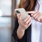 Laptop, Telefoane si Tablete - Telefoane mobile si accesorii - Accesorii Telefoane - Huse telefoane - Husa Kwmobile pentru Apple iPhone 12/iPhone 12 Pro, Silicon, Alb, 53938.204 - Infinity.ro