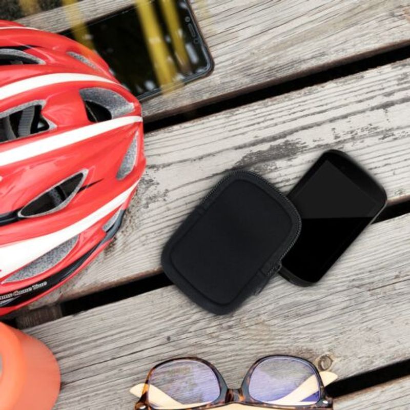Sport si Outdoor - Ciclism - Accesorii pentru biciclete - Accesorii electrice si ciclocomputere - Husa de protectie pentru GPS Garmin Edge 530/Edge 830, Kwmobile, Negru, Neopren, 51690.01 - Infinity.ro