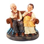 Casa si Gradina - Decoratiuni - Obiecte decorative - Accesorii decorative - Statueta decorativa, Mos si o Baba citind pe canapea, maro, 11 cm, 1317G-1 - Infinity.ro