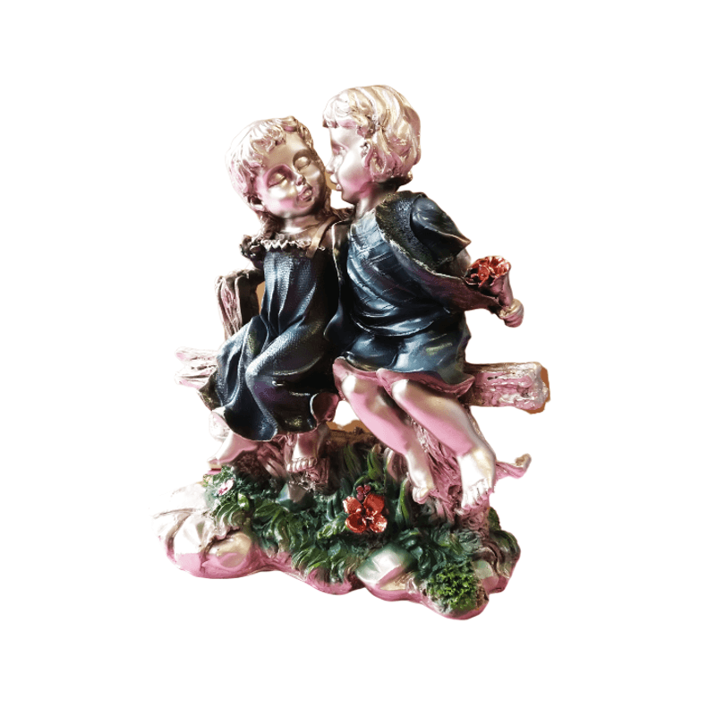 Casa si Gradina - Decoratiuni - Obiecte decorative - Accesorii decorative - Statueta Doi copii fata sibaiat pupandu-se pe obraz 22x28 cm - Infinity.ro