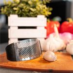 Casa si Gradina - Bucatarie si vesela - Ustensile bucatarie - Prese si storcatoare manuale - Zdrobitor de usturoi Springos, presa manuala, 10.5 x 5.3, negru/gri - Infinity.ro