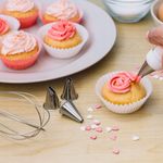 Casa si Gradina - Bucatarie si vesela - Ustensile bucatarie - Ustensile ornare prajituri - Set 100 de posuri pentru decorat Springos, 23,5 cm x 17 cm, polietilena, alb - Infinity.ro