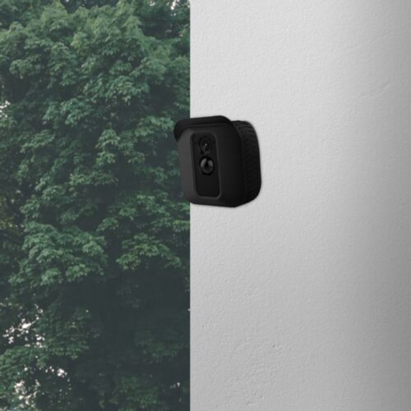 Casa si Gradina - Electrice - Smart Home - Camere de supraveghere - Husa pentru camera de supraveghere Blink XT/XT2, Kwmobile, Negru, Silicon, 48355.01 - Infinity.ro