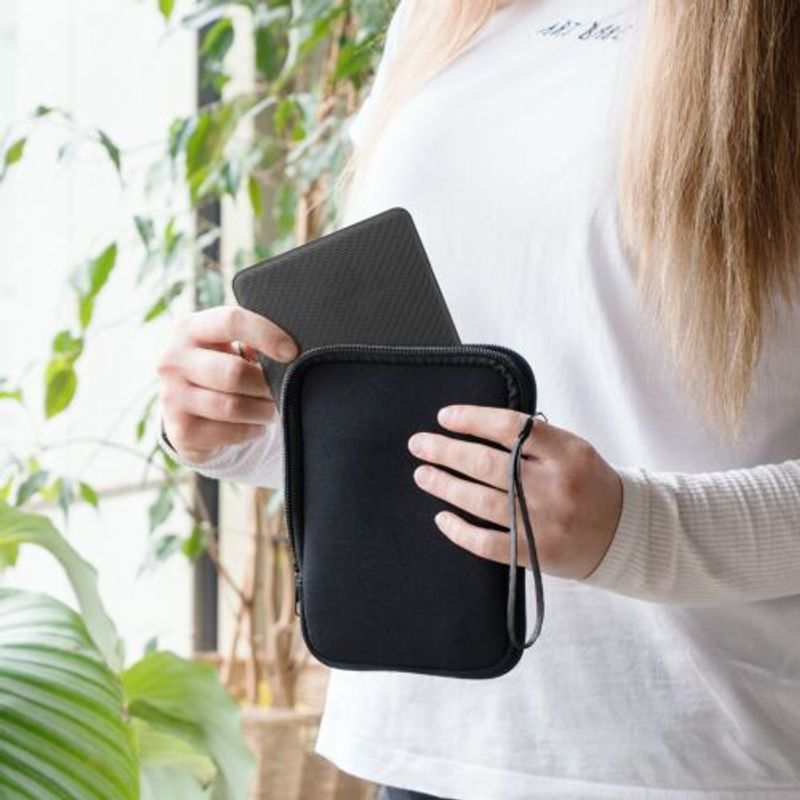 Laptop, Telefoane si Tablete - Telefoane mobile si accesorii - Accesorii Telefoane - Huse telefoane - Husa universala pentru eBook Reader de 7 inch, Kwmobile, Albastru, Textil, 57397.17 - Infinity.ro