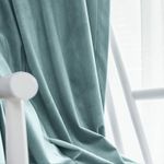 Casa si Gradina - Textile si covoare - Perdele si draperii - Draperii - Set draperie din catifea blackout cu rejansa transparenta cu ate pentru galerie, Madison, 150x215 cm, densitate 700 g ml, Morning Blue, 2 buc - Infinity.ro