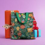 Fashion, accesorii si bijuterii - Femei - Accesorii femei - Genti si rucsacuri femei - Geanta Handmade Tote Basic, Globuri si Cadouri de Craciun, Multicolor, 43x37 cm - Infinity.ro