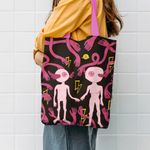 Fashion, accesorii si bijuterii - Femei - Accesorii femei - Genti si rucsacuri femei - Geanta Handmade Tote Liner cu Captuseala, Adam si Eva Extraterestii de pe Marte, Multicolor, 45x37 cm - Infinity.ro