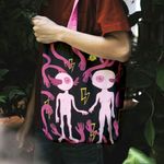 Fashion, accesorii si bijuterii - Femei - Accesorii femei - Genti si rucsacuri femei - Geanta Handmade Tote Liner cu Captuseala, Adam si Eva Extraterestii de pe Marte, Multicolor, 45x37 cm - Infinity.ro