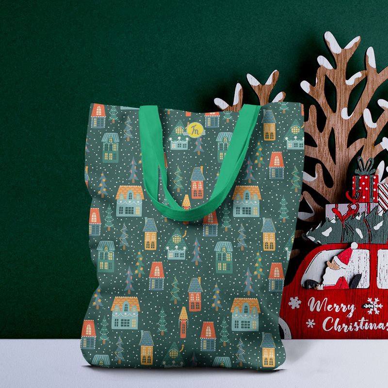 Fashion, accesorii si bijuterii - Femei - Accesorii femei - Genti si rucsacuri femei - Geanta Handmade Tote Liner cu Captuseala, Ninge in Cartier de Craciun, Multicolor, 43x37 cm - Infinity.ro