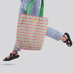 Fashion, accesorii si bijuterii - Femei - Accesorii femei - Genti si rucsacuri femei - Geanta Handmade Tote Liner cu Captuseala, Zig-Zag in Culori de Craciun, Multicolor, 45x37 cm - Infinity.ro