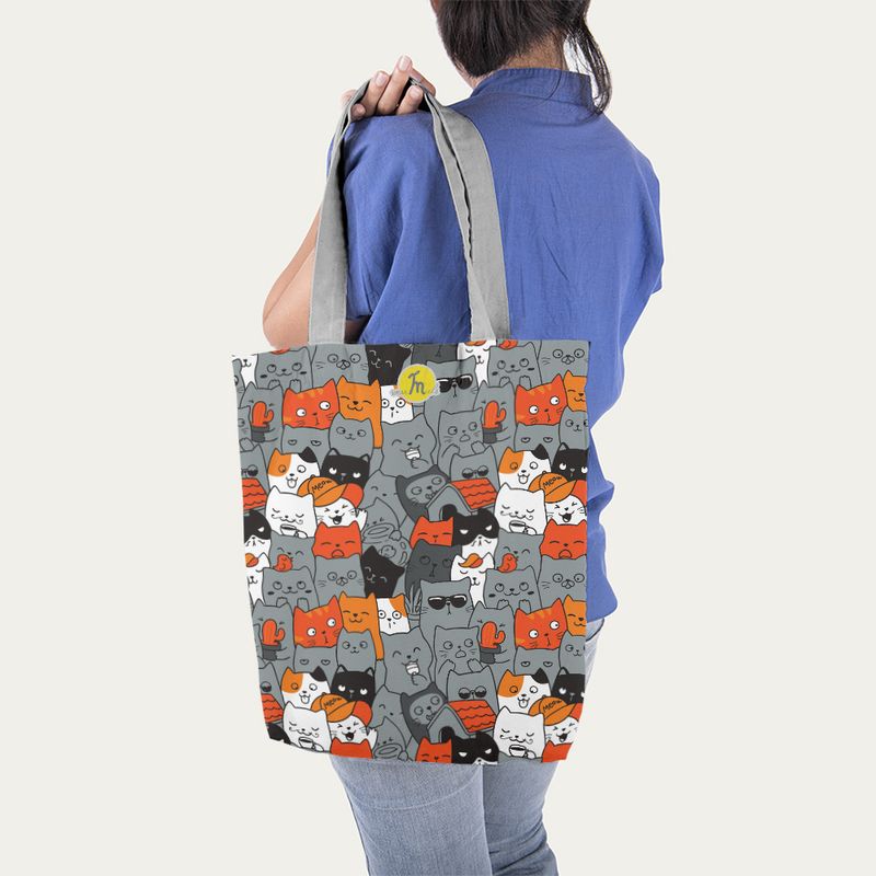 Fashion, accesorii si bijuterii - Femei - Accesorii femei - Genti si rucsacuri femei - Geanta Handmade Tote Liner cu Captuseala, Duminica cu Pisici, Multicolor, 45x37 cm - Infinity.ro