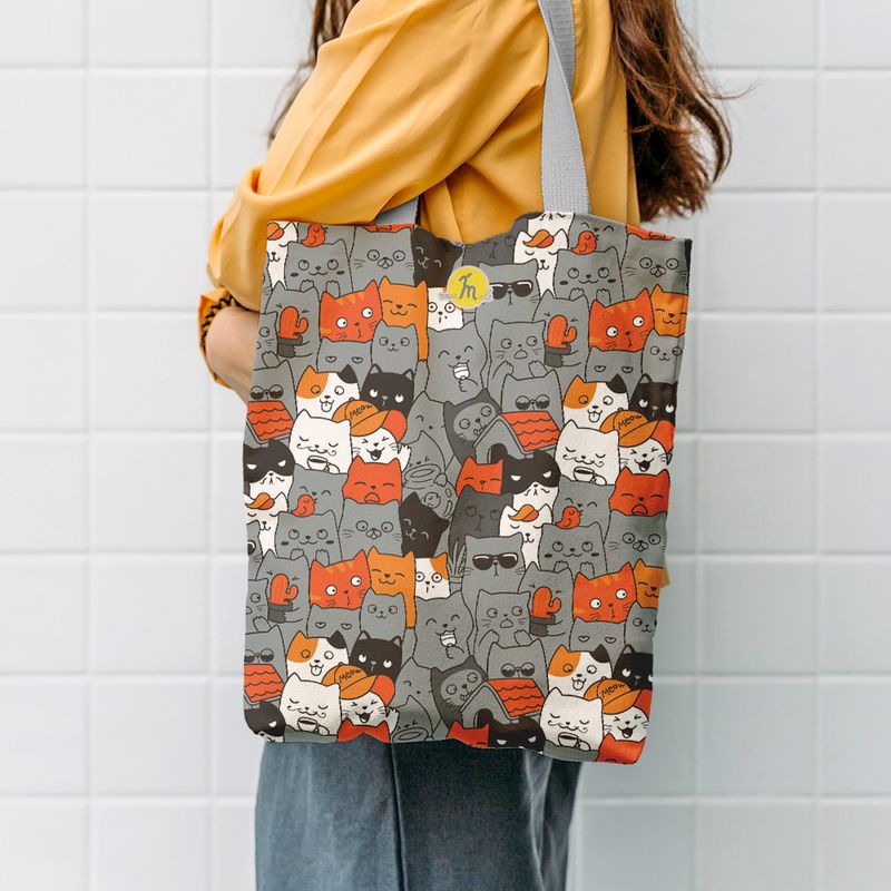 Fashion, accesorii si bijuterii - Femei - Accesorii femei - Genti si rucsacuri femei - Geanta Handmade Tote Liner cu Captuseala, Duminica cu Pisici, Multicolor, 45x37 cm - Infinity.ro