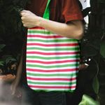 Fashion, accesorii si bijuterii - Femei - Accesorii femei - Genti si rucsacuri femei - Geanta Handmade Tote Liner cu Captuseala, Dungi in Culori de Craciun, Multicolor, 45x37 cm - Infinity.ro