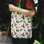 Fashion, accesorii si bijuterii - Femei - Accesorii femei - Genti si rucsacuri femei - Geanta Handmade Tote Liner cu Captuseala, Decoratiuni de Craciun, Multicolor, 43x37 cm - Infinity.ro