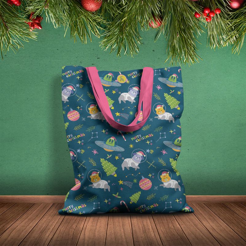 Fashion, accesorii si bijuterii - Femei - Accesorii femei - Genti si rucsacuri femei - Geanta Handmade Tote Basic, Extraterestii pregatiti de Craciun, Multicolor, 43x37 cm - Infinity.ro