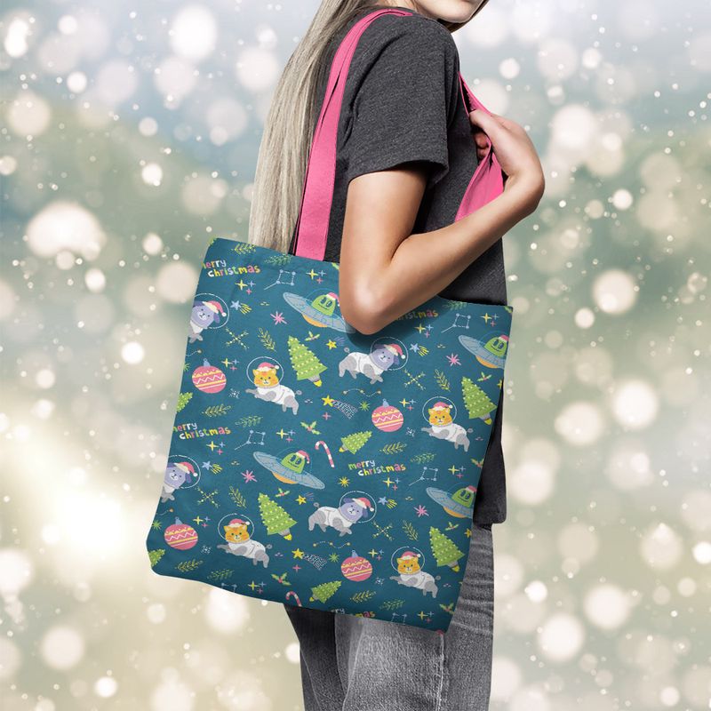 Fashion, accesorii si bijuterii - Femei - Accesorii femei - Genti si rucsacuri femei - Geanta Handmade Tote Basic, Extraterestii pregatiti de Craciun, Multicolor, 43x37 cm - Infinity.ro