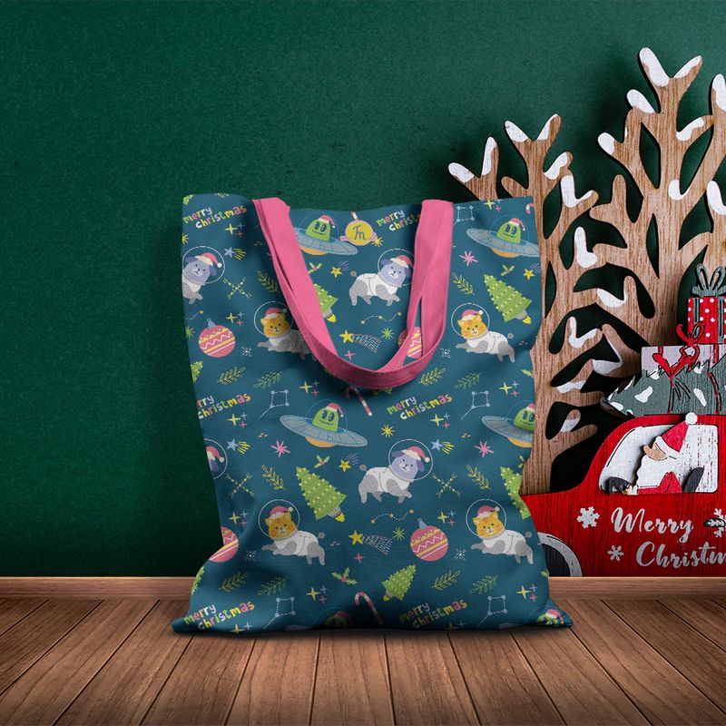 Fashion, accesorii si bijuterii - Femei - Accesorii femei - Genti si rucsacuri femei - Geanta Handmade Tote Basic, Extraterestii pregatiti de Craciun, Multicolor, 43x37 cm - Infinity.ro