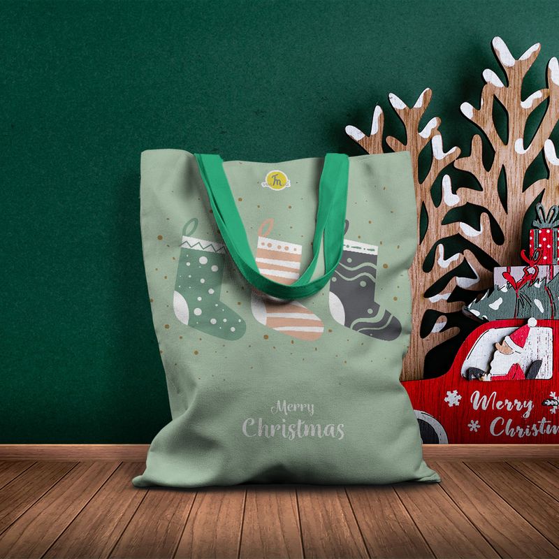 Fashion, accesorii si bijuterii - Femei - Accesorii femei - Genti si rucsacuri femei - Geanta Handmade Tote Basic, Merry Christmas Sosete de Craciun, Multicolor, 43x37 cm - Infinity.ro