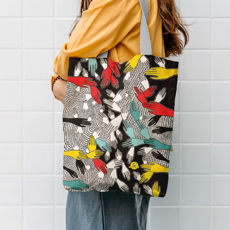 Fashion, accesorii si bijuterii - Femei - Accesorii femei - Genti si rucsacuri femei - Geanta Handmade Tote Liner cu Captuseala, Maini Mistice, Multicolor, 45x37 cm - Infinity.ro