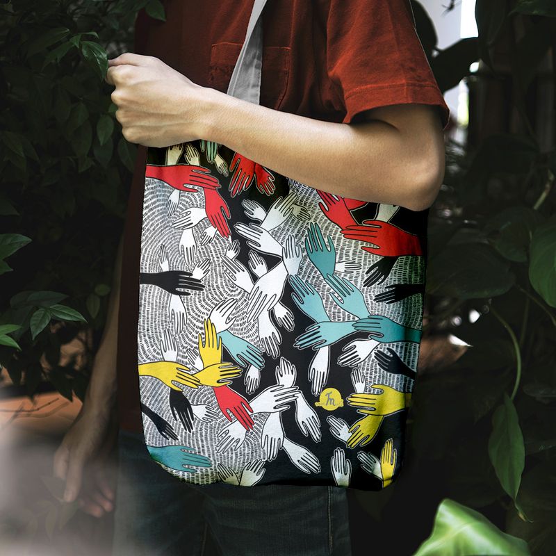 Fashion, accesorii si bijuterii - Femei - Accesorii femei - Genti si rucsacuri femei - Geanta Handmade Tote Liner cu Captuseala, Maini Mistice, Multicolor, 45x37 cm - Infinity.ro