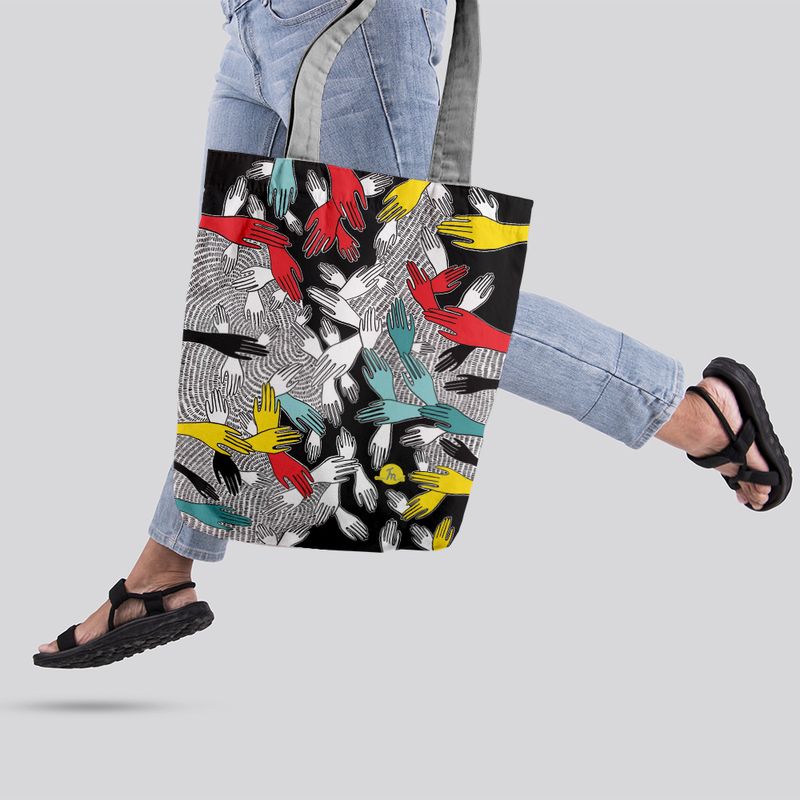 Fashion, accesorii si bijuterii - Femei - Accesorii femei - Genti si rucsacuri femei - Geanta Handmade Tote Liner cu Captuseala, Maini Mistice, Multicolor, 45x37 cm - Infinity.ro