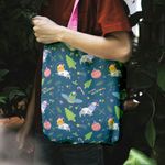 Fashion, accesorii si bijuterii - Femei - Accesorii femei - Genti si rucsacuri femei - Geanta Handmade Tote Liner cu Captuseala, Extraterestii pregatiti de Craciun, Multicolor, 43x37 cm - Infinity.ro