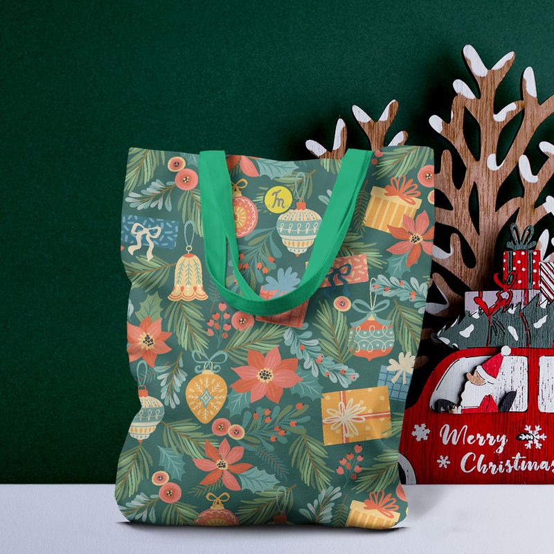 Fashion, accesorii si bijuterii - Femei - Accesorii femei - Genti si rucsacuri femei - Geanta Handmade Tote Liner cu Captuseala, Globuri si Cadouri de Craciun, Multicolor, 45x37 cm - Infinity.ro