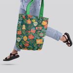 Fashion, accesorii si bijuterii - Femei - Accesorii femei - Genti si rucsacuri femei - Geanta Handmade Tote Liner cu Captuseala, Globuri si Cadouri de Craciun, Multicolor, 45x37 cm - Infinity.ro