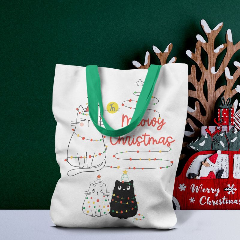 Fashion, accesorii si bijuterii - Femei - Accesorii femei - Genti si rucsacuri femei - Geanta Handmade Tote Liner cu Captuseala, Meowy Christmas Urare de Craciun de la 3 Pisici, Multicolor, 45x37 cm - Infinity.ro
