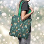 Fashion, accesorii si bijuterii - Femei - Accesorii femei - Genti si rucsacuri femei - Geanta Handmade Tote Basic, Ninge in Cartier de Craciun, Multicolor, 43x37 cm - Infinity.ro