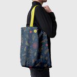 Fashion, accesorii si bijuterii - Femei - Accesorii femei - Genti si rucsacuri femei - Geanta Handmade Tote Basic, Crengute si Flori Ninse Iarna, Multicolor, 43 x 37 cm - Infinity.ro