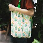 Fashion, accesorii si bijuterii - Femei - Accesorii femei - Genti si rucsacuri femei - Geanta Handmade Tote Liner Captusit, Botanic Plante Flori Portocalii de Cactus in desert, Multicolor, 43 x 37 cm - Infinity.ro