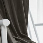 Casa si Gradina - Textile si covoare - Perdele si draperii - Draperii - Set draperie din catifea blackout cu rejansa transparenta cu ate pentru galerie, Madison, 150x215 cm, densitate 700 g ml, Merlin, 2 buc - Infinity.ro