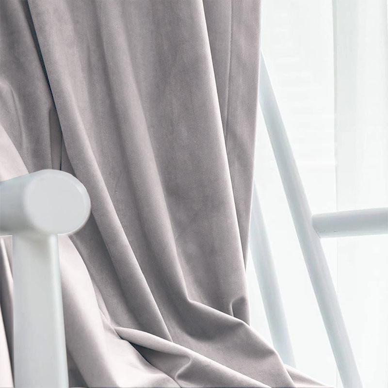 Casa si Gradina - Textile si covoare - Perdele si draperii - Draperii - Set draperie din catifea blackout cu rejansa transparenta cu ate pentru galerie, Madison, 200x255 cm, densitate 700 g ml, Pale Silver, 2 buc - Infinity.ro