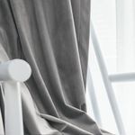 Casa si Gradina - Textile si covoare - Perdele si draperii - Draperii - Set draperie din catifea blackout cu rejansa transparenta cu ate pentru galerie, Madison, 150x255 cm, densitate 700 g ml, Tapa, 2 buc - Infinity.ro