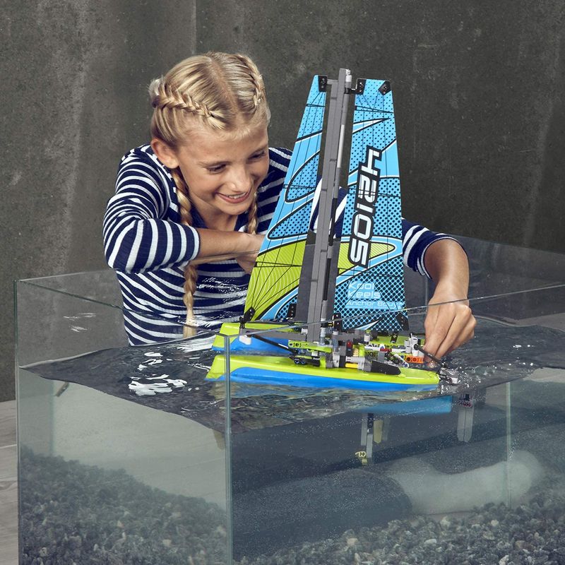 Jucarii, Copii si Bebe - Jucarii si jocuri - Seturi de constructie si cuburi - Seturi de constructie - LEGO Technic catamaran 42105 - Infinity.ro