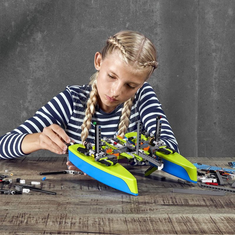 Jucarii, Copii si Bebe - Jucarii si jocuri - Seturi de constructie si cuburi - Seturi de constructie - LEGO Technic catamaran 42105 - Infinity.ro