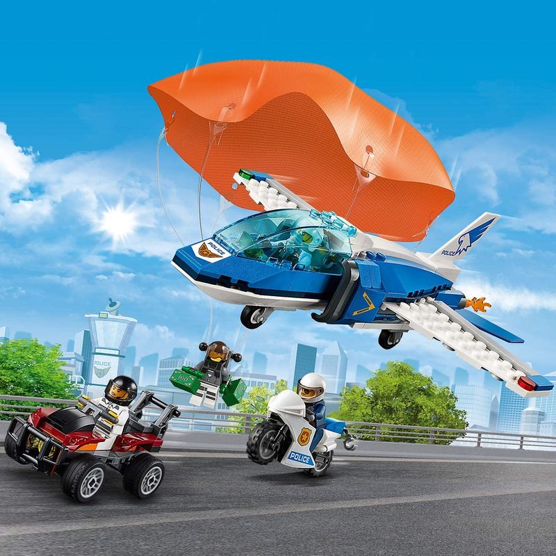 Jucarii, Copii si Bebe - Jucarii si jocuri - Seturi de constructie si cuburi - Seturi de constructie - LEGO City arest cu parasutisti al politiei aeriene 60208 - Infinity.ro