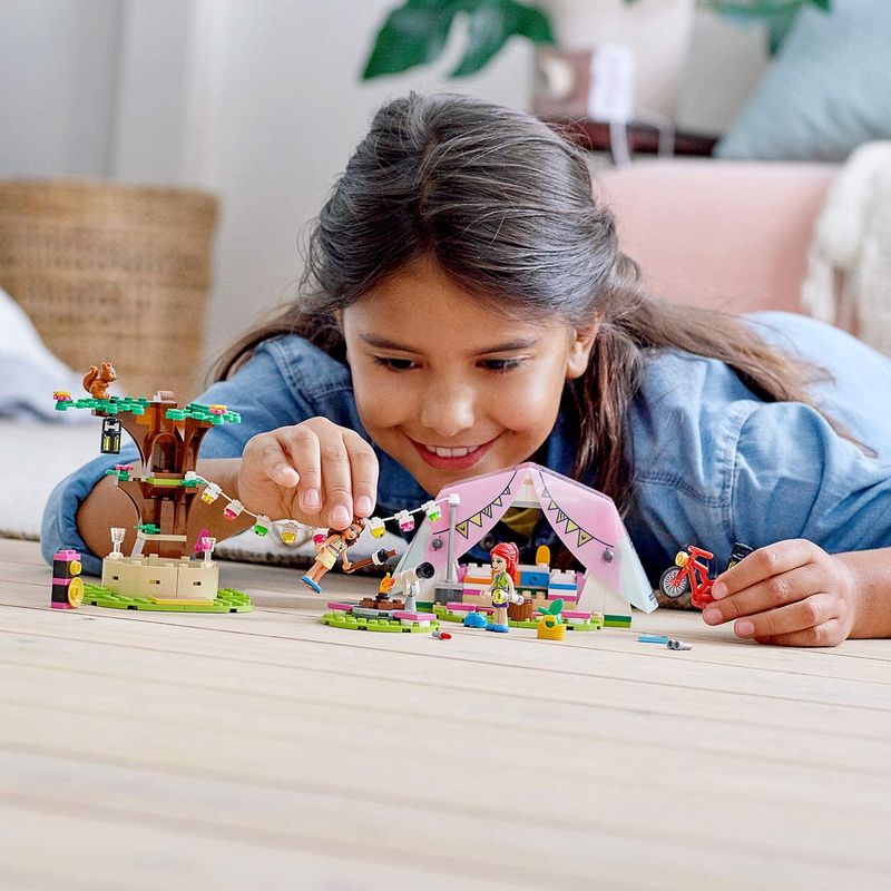 Jucarii, Copii si Bebe - Jucarii si jocuri - Seturi de constructie si cuburi - Seturi de constructie - LEGO Friends camping luxos in natura 41392 - Infinity.ro