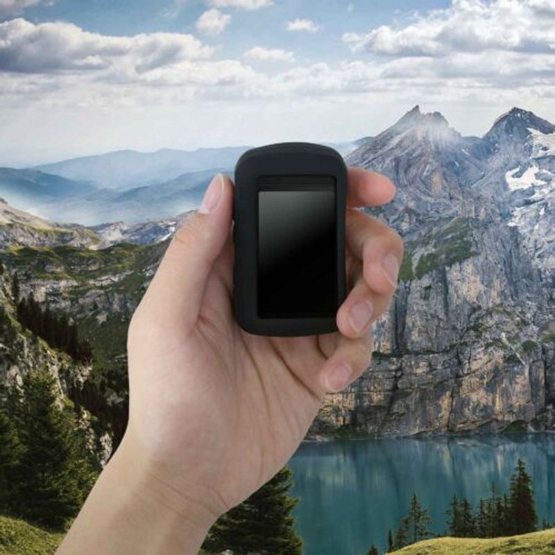 Sport si Outdoor - Ciclism - Accesorii pentru biciclete - Accesorii electrice si ciclocomputere - Husa de protectie pentru GPS Garmin Foretrex 601/Foretrex 701, Kwmobile, Negru, Silicon, 56222.01 - Infinity.ro