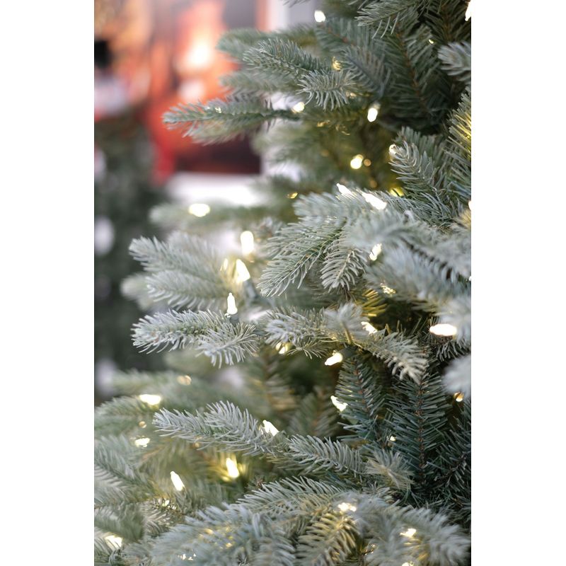 Casa si Gradina - Decoratiuni - Decoratiuni de sezon - Brad artificial Frosted Mulberry cu aspect inghetat si lumini, PE, 228 cm, 800 leduri - Infinity.ro