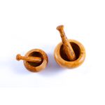 Casa si Gradina - Bucatarie si vesela - Ustensile bucatarie - Prese si storcatoare manuale - Mojar cu pistil din lemn de maslin rotund 10 cm - Infinity.ro