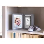 Market - Cadouri - Rame si albume foto - Kit rama foto dubla cu amprenta mulaj manuta sau piciorus Pearhead gri - Infinity.ro