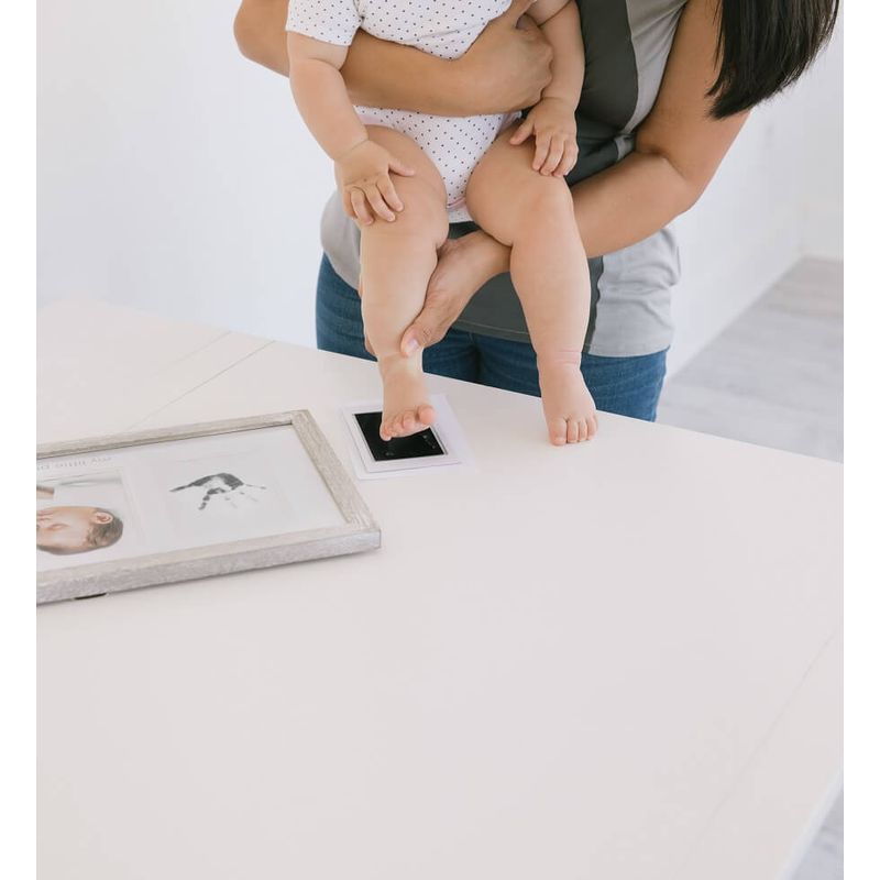 Market - Cadouri - Rame si albume foto - Kit rama foto amprenta cu cerneala pentru manuta si piciorus model vintage Pearhead - Infinity.ro