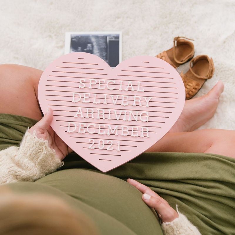 Casa si Gradina - Decoratiuni - Obiecte decorative - Decoratiuni camera copilului - Tabla decorativa inimioara cu litere pentru personalizare Pearhead - Infinity.ro