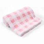 Casa si Gradina - Textile si covoare - Pături și cuverturi - Paturici copii - Paturica pufoasa pentru bebelusi 76 x 102 cm - model carouri roz - Infinity.ro
